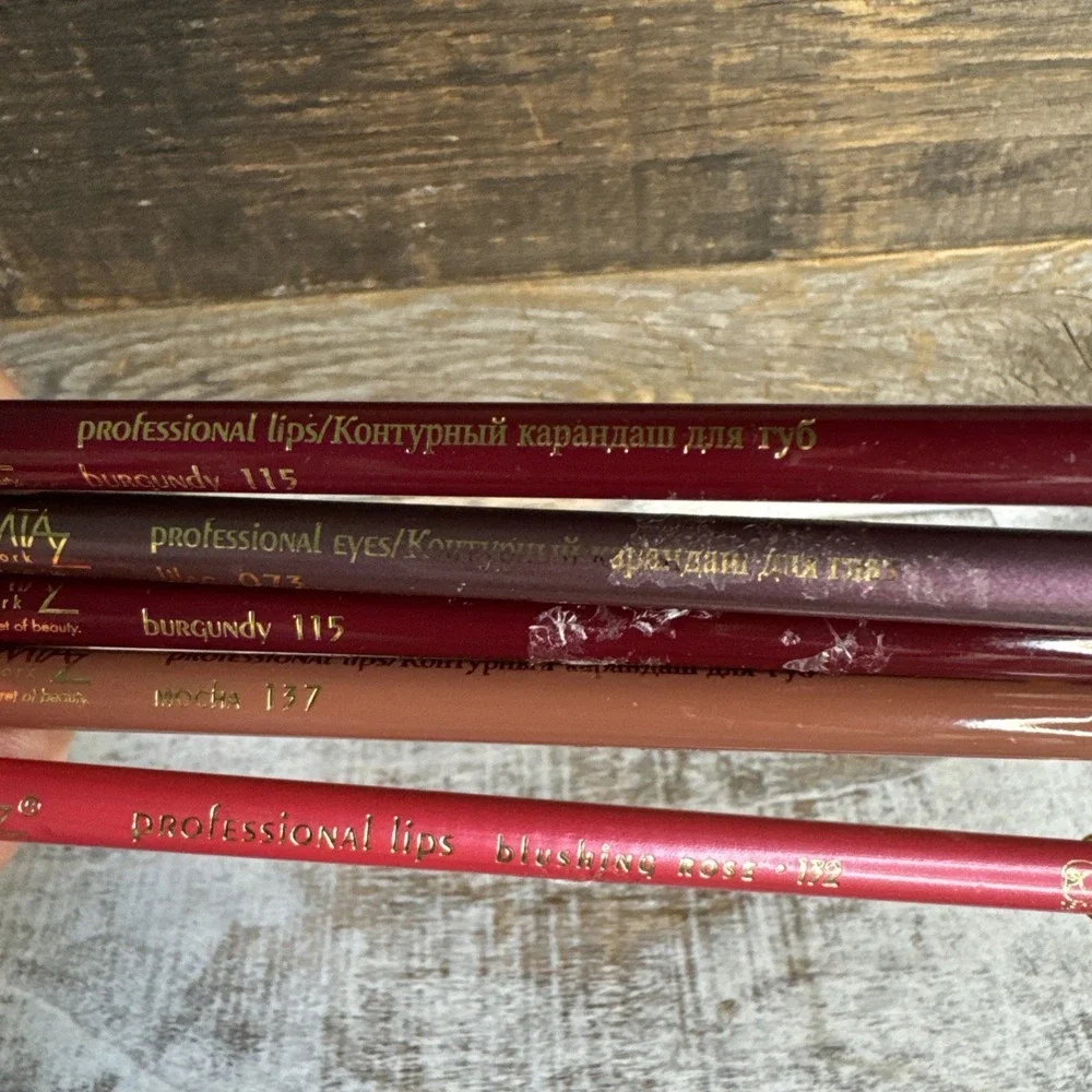 momtaz lip liner